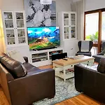 270 On Church - Entire Villa With Spacious Alfresco Area