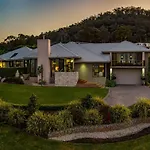 Red Lotus Estate - Grand, Scenic And Made For Groups