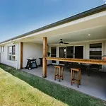 Kooyong - A Family Escape In Caerleon Estate