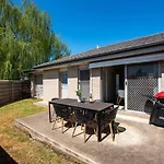 Gladstone At The Willows - Family Time, Mudgee Style