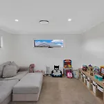 Large Modern Home In Mudgee