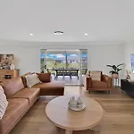 Large Modern Home In Mudgee