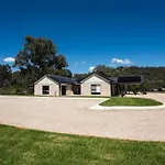 Eucalyptus Suite - A Mudgee Nature Oasis