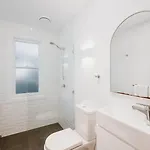 Mygoura - Charming Country Living In Town Holiday home