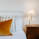 Mygoura - Charming Country Living In Town Holiday home *