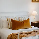 Mygoura - Charming Country Living In Town