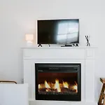Mygoura - Charming Country Living In Town Holiday home *