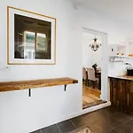 Mygoura - Charming Country Living In Town Holiday home