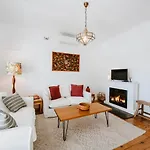 Mygoura - Charming Country Living In Town