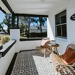Mygoura - Charming Country Living In Town *