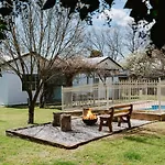 Madeira Cottage - Country Comfort With Pool