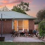 Allambie - Poolside Elegance In Mudgee Countryside