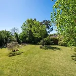 8Th Tee - Retro Vibes Peacefully Tucked Away