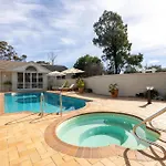 Hillgrove 4*