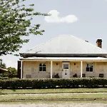 Airdrie - Storybook Country Cottage Charm