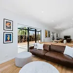 Holiday home Luxury Retreats - Group Getaway Near Wineries