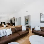 Luxury Retreats - Group Getaway Near Wineries