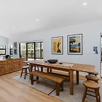 Luxury Retreats - Group Getaway Near Wineries Holiday home *