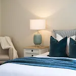 Putta Bucca Manor - Poised Poolside Country Living