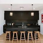 Holiday home Luxury Retreats - Group Getaway Near Wineries *