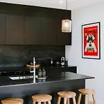 Luxury Retreats - Group Getaway Near Wineries *