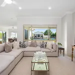 Putta Bucca Manor - Poised Poolside Country Living