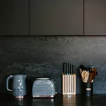 Luxury Retreats - Group Getaway Near Wineries Holiday home