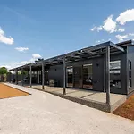 Holiday home Luxury Retreats - Group Getaway Near Wineries