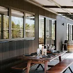 Luxury Retreats - Group Getaway Near Wineries Mudgee