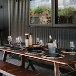 Luxury Retreats - Group Getaway Near Wineries Holiday home *