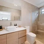 Holiday home Luxury Retreats - Group Getaway Near Wineries