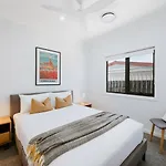 Luxury Retreats - Group Getaway Near Wineries *