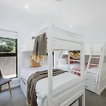 Luxury Retreats - Group Getaway Near Wineries
