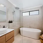 Holiday home Luxury Retreats - Group Getaway Near Wineries *