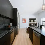 Luxury Retreats - Group Getaway Near Wineries Holiday home Mudgee