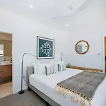 Luxury Retreats - Group Getaway Near Wineries Holiday home Mudgee