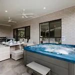 The Farm - Refined Country Retreat Near Town Centre