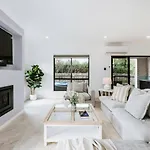 The Farm - Refined Country Retreat Near Town Centre Holiday home