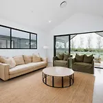 Jarli Barn - Refined Wine Country Retreat With Pool