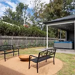The Farm - Refined Country Retreat Near Town Centre Holiday home *