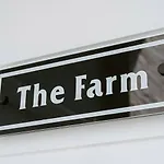 The Farm - Refined Country Retreat Near Town Centre