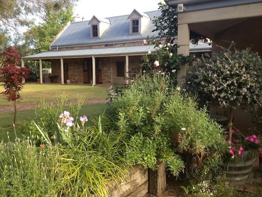 The Coach House On River And Park *