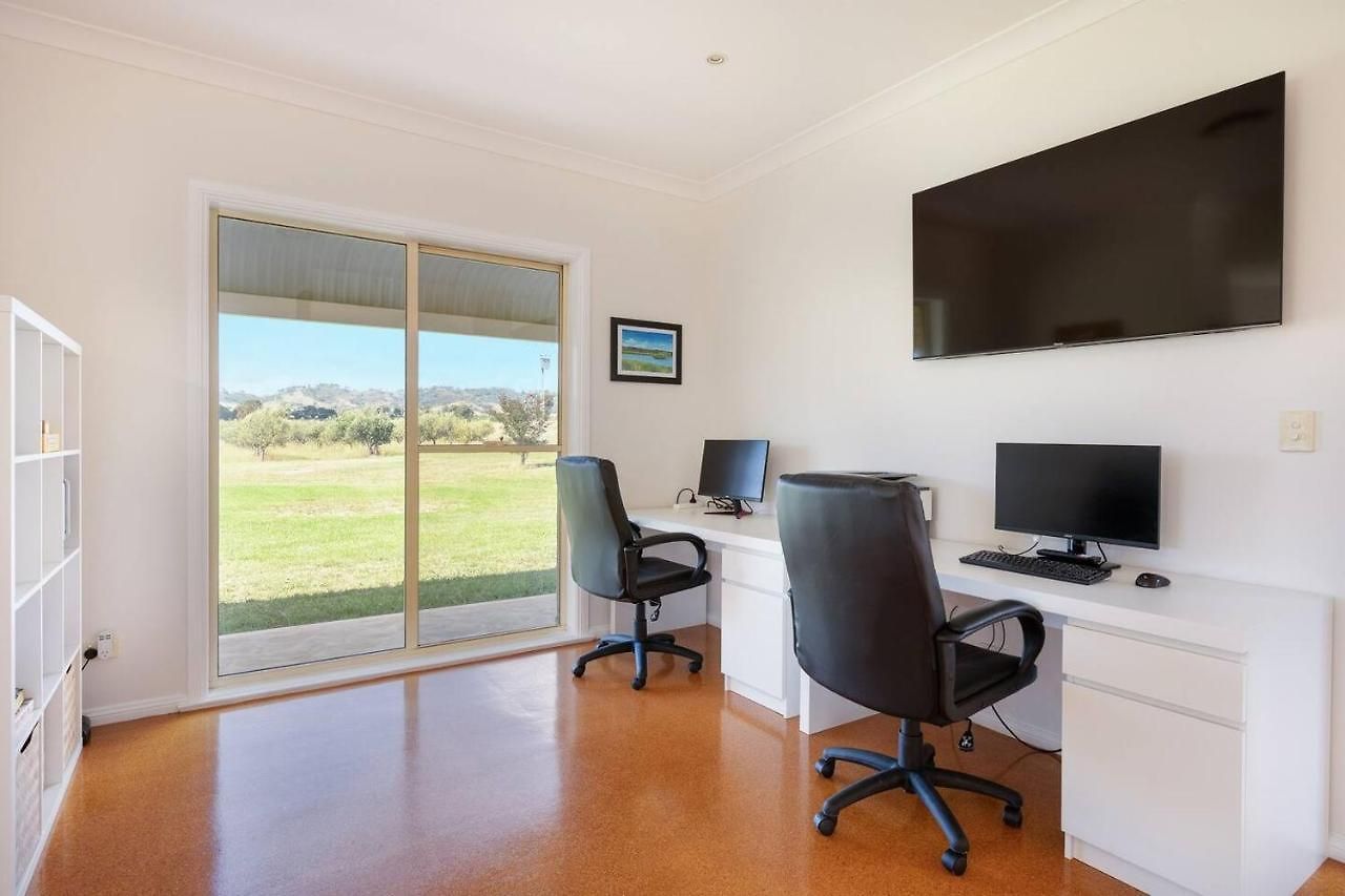 'orana Grove' Reset At A Vineyard Getaway *
