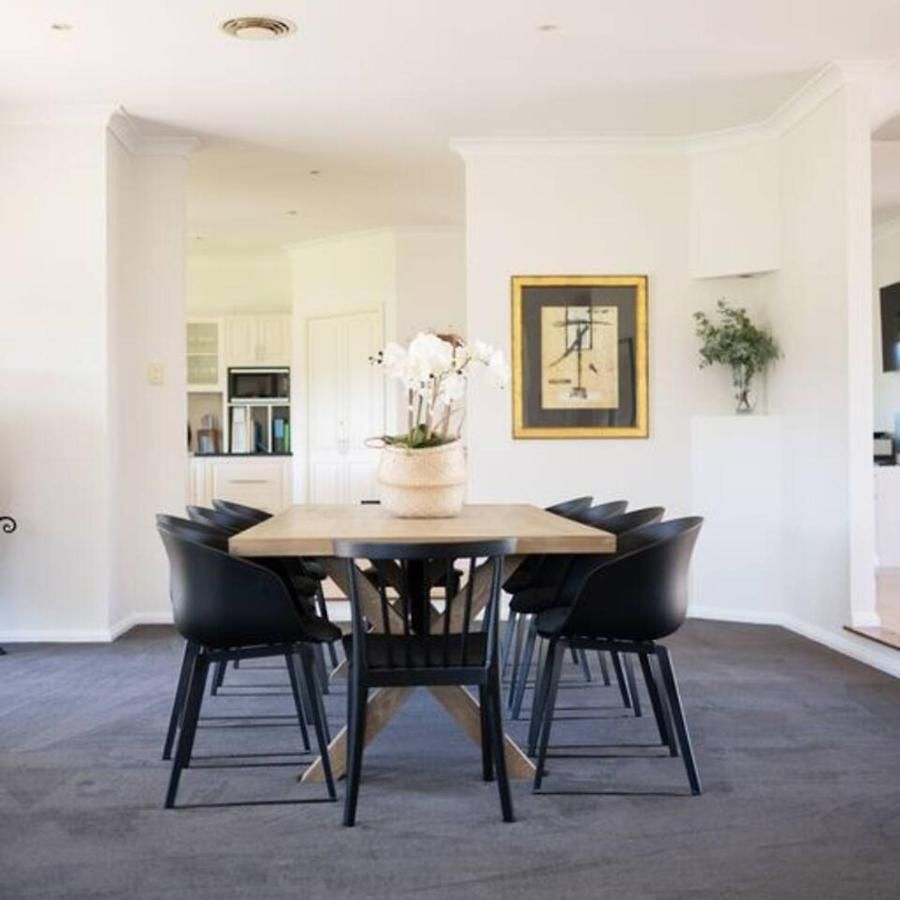 'orana Grove' Reset At A Vineyard Getaway