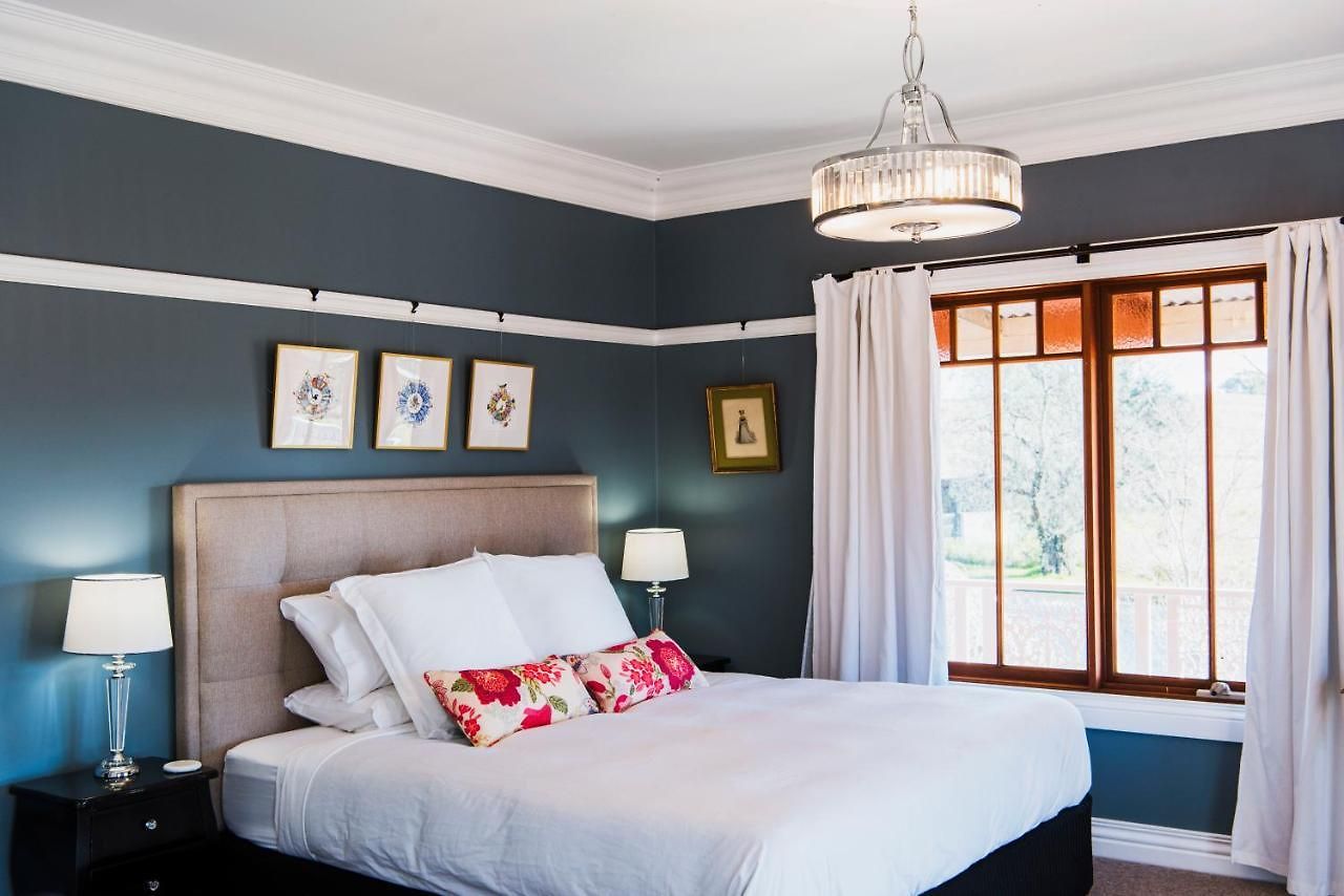Enfield House 4*