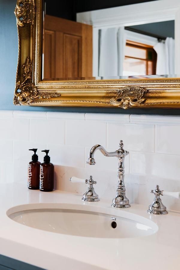 Bed & Breakfast Enfield House 4*