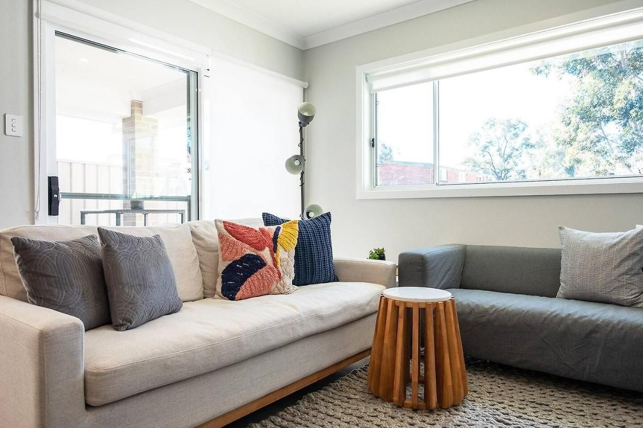 'huxley House' An Elegant Retreat With Backyard Holiday home *
