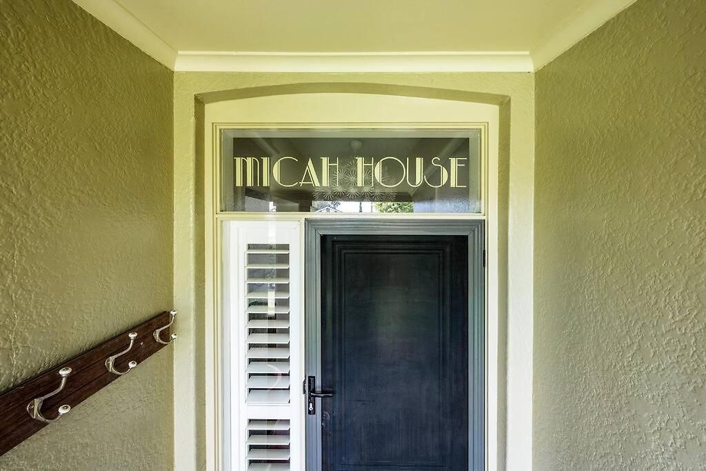 'micah House' A Art Deco Hideaway *