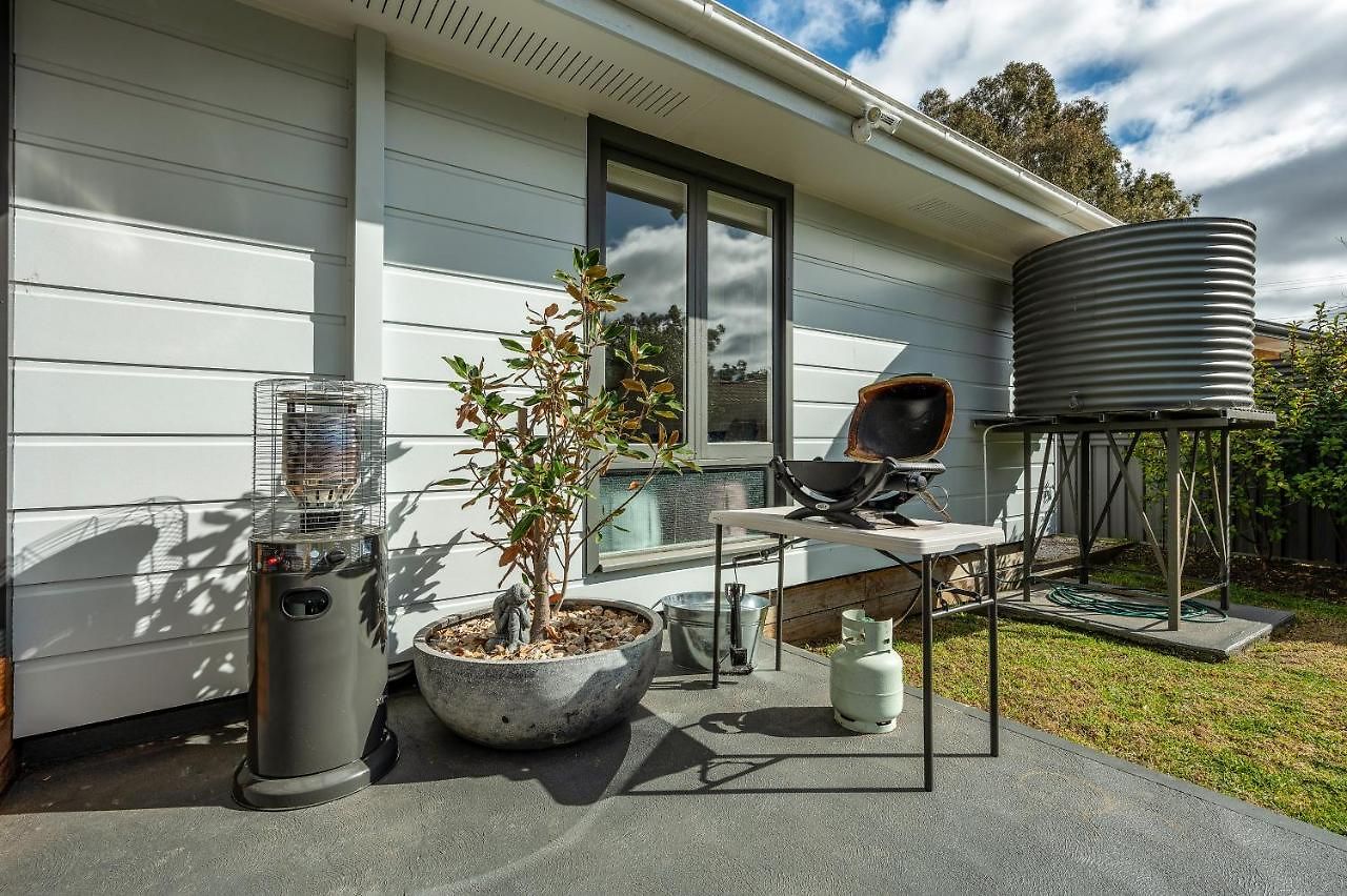 'mudgee Burrow' A Stylish Family Holiday home *