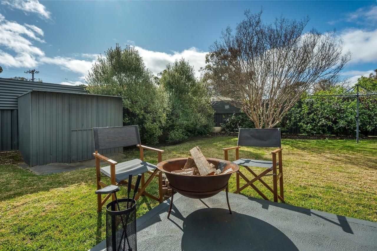 'mudgee Burrow' A Stylish Family Holiday home *